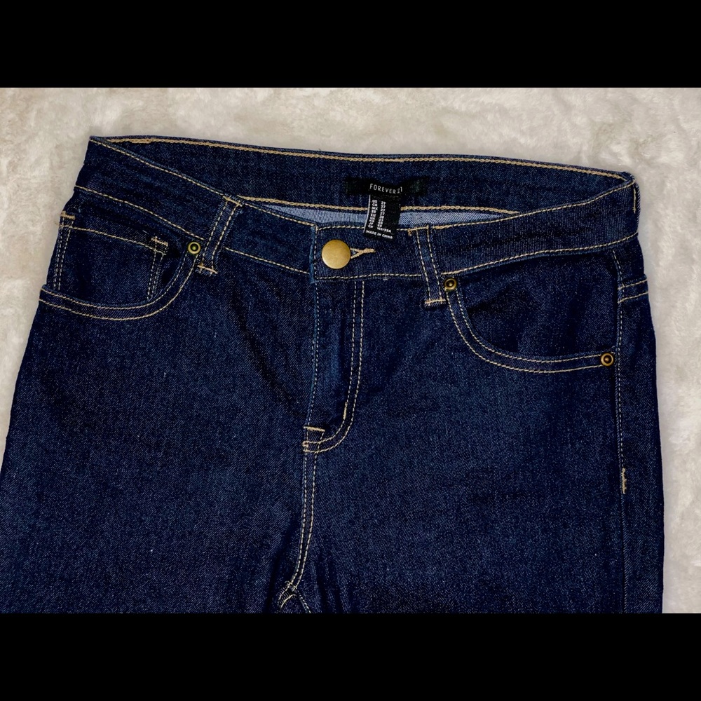 Dark wash denim jean. Gently worn!